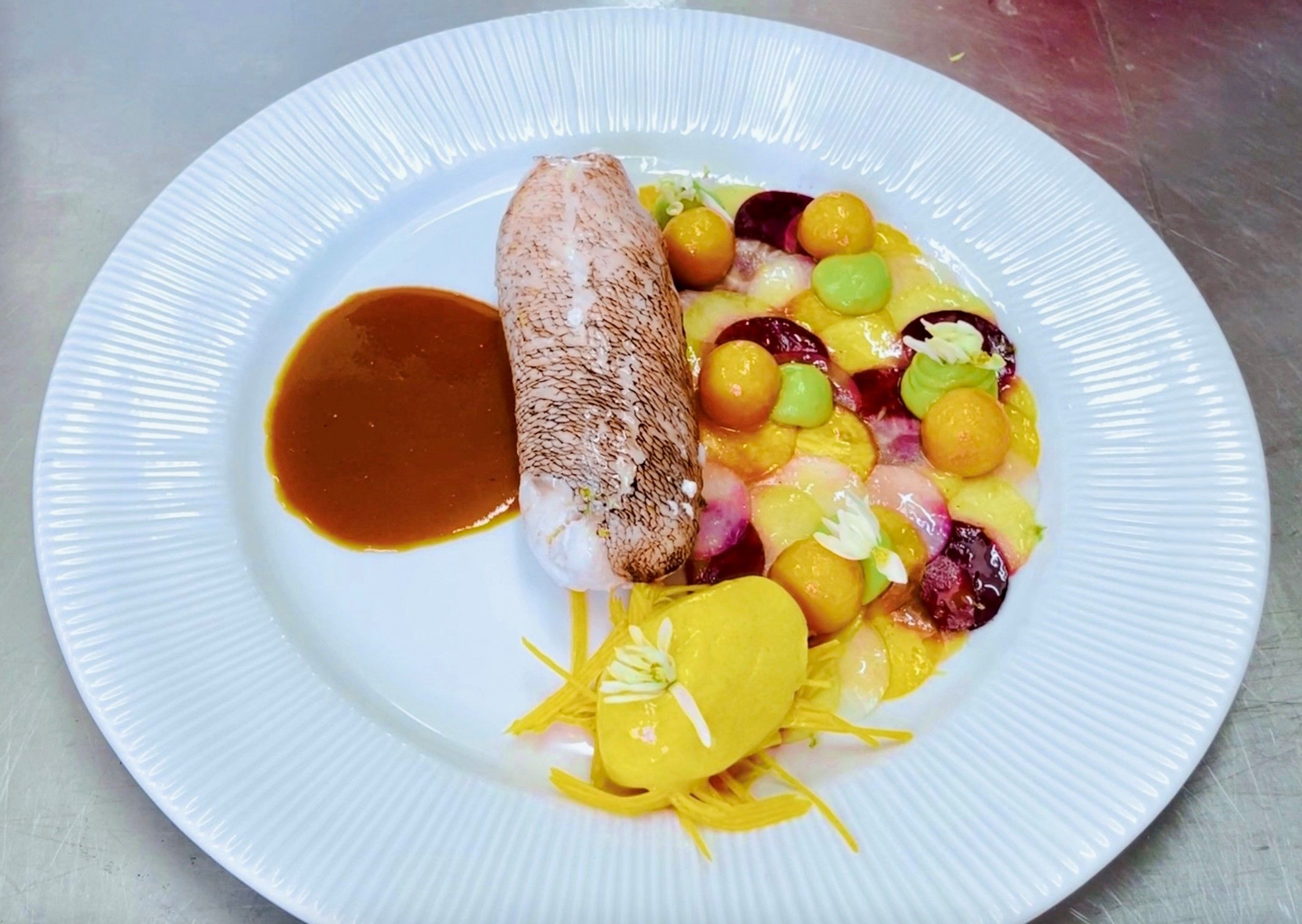 Recette de la Ballotine de poisson lion, arlequin de fruits et légumes de saison, crème d'avocat fumé et sorbet de giraumon - Jordan Cesaire